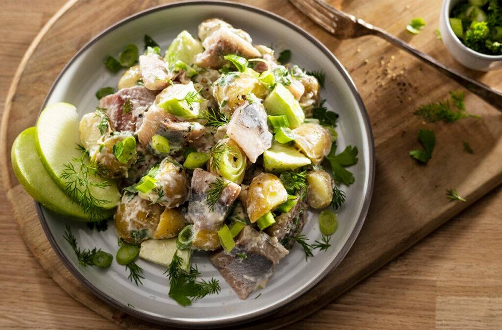 Haringsalade met appel en aardappel